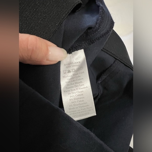 Everlane | The Side Zip | Navy Blue | Pull on Stretch Cropped Pants Size 10 - Picture 4 of 10